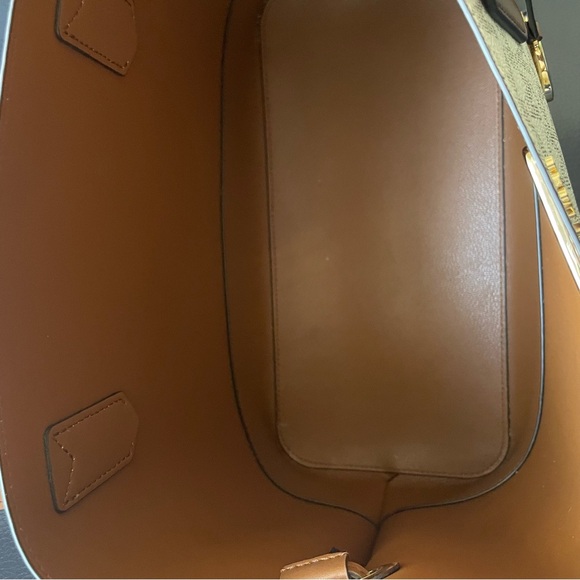 Michael Kors Large Logo Tote Bag - Picture 10 of 10